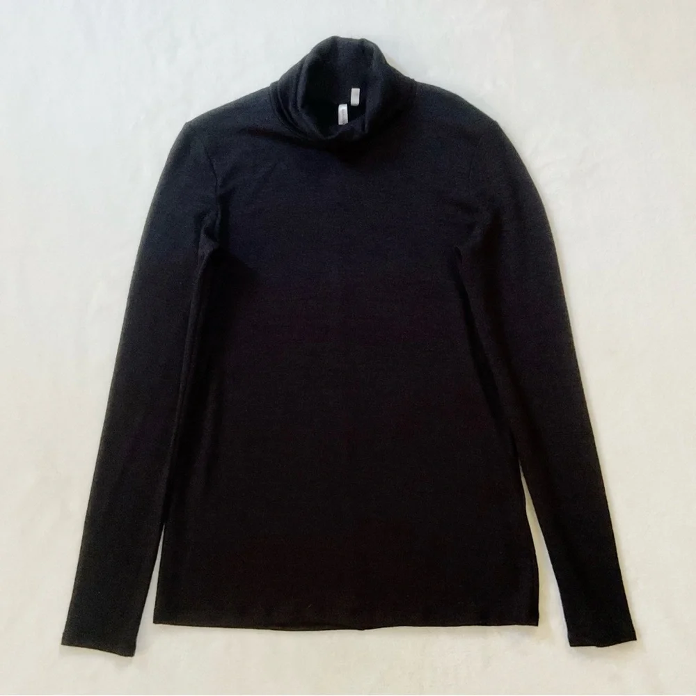 Banana Republic Black Turtleneck XS Lightweight Stretch Layering Top Chic Basic